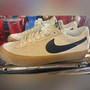 Nike Men's Cream and Black Sneakers